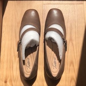 New! Trotters Simmy Sage Mary Jane Leather Shoes